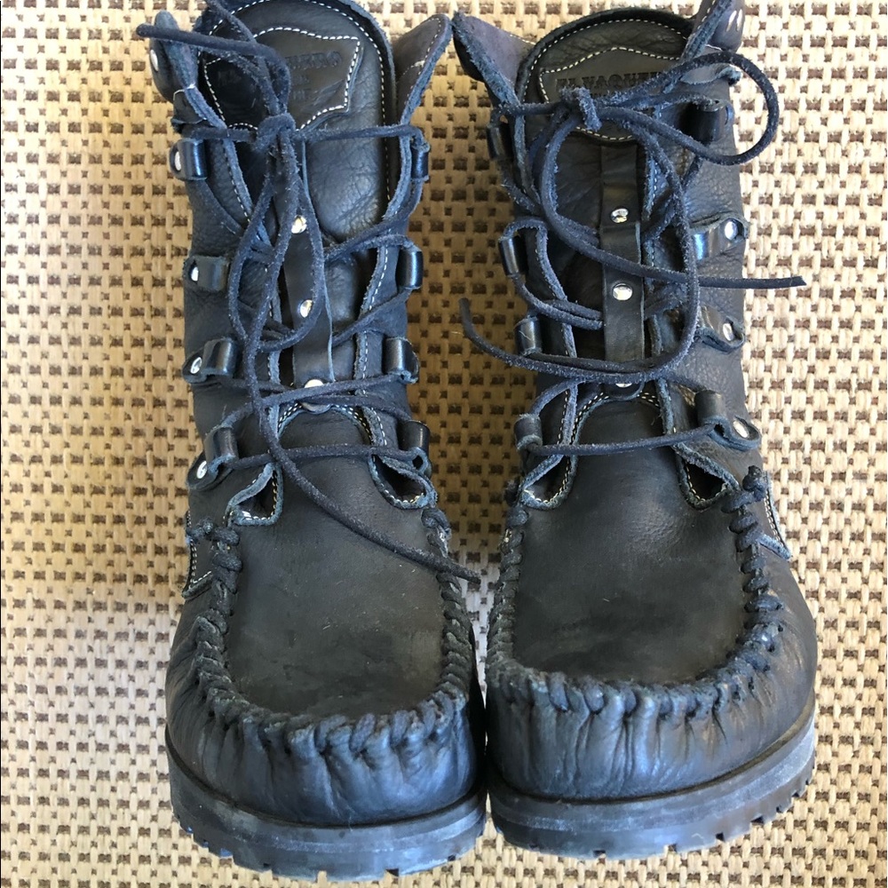 El Vaquero black wedge boots